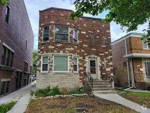 Building Photo - 6221 N Albany Ave