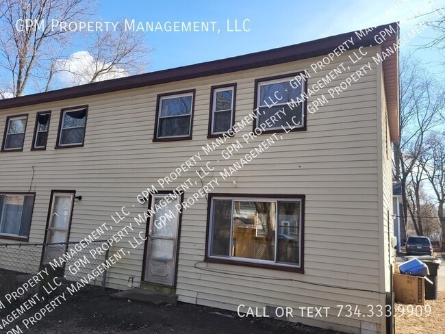 Building Photo - 2310 Deerfield Ct