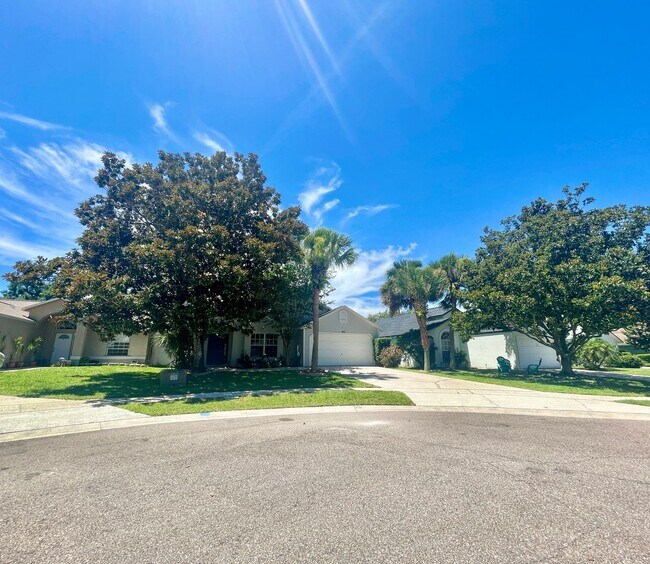 Building Photo - Move in Ready 4/2 Home in Waterford Lakes!