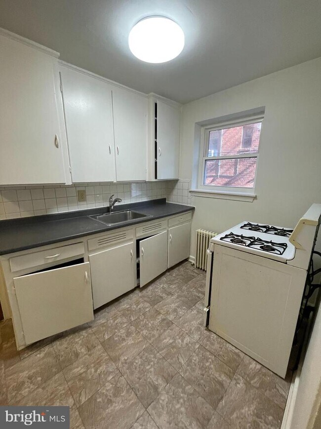 8318 Roanoke Ave Unit 2, Takoma Park, MD 20912 Room for Rent in Takoma Park, MD