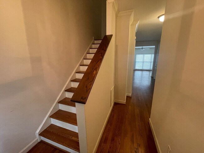 Building Photo - 3 bdrm / 3 bath Townhome - Coming Soon!