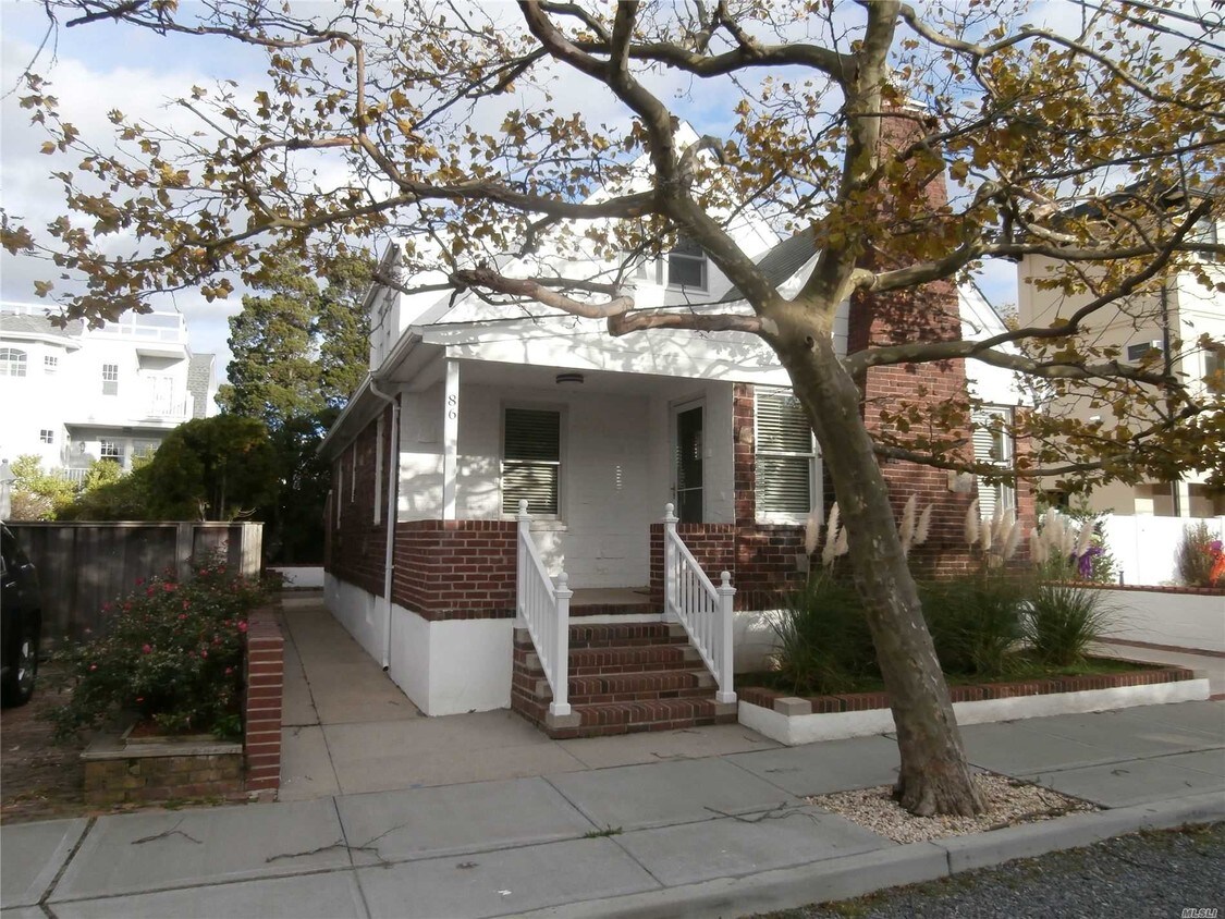 86 Inwood Ave, Point Lookout, NY 11569