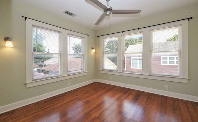 Building Photo - 18 Linwood St