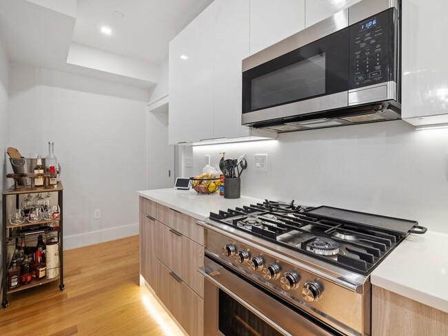 Foto del edificio - 532 E 3rd St
