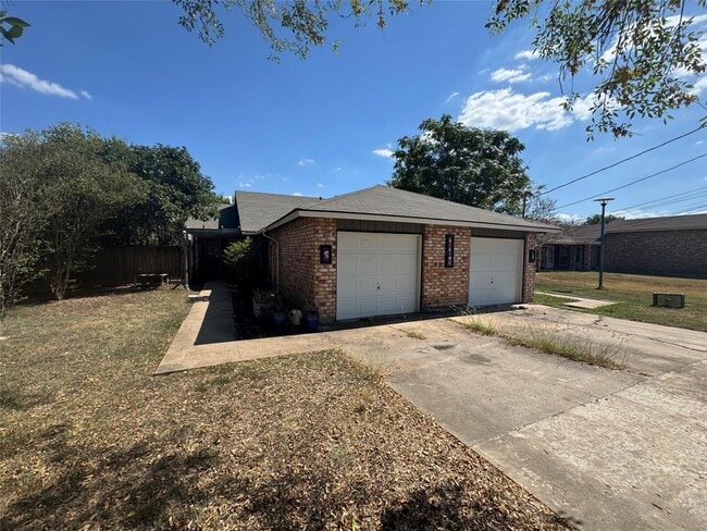 Building Photo - 112 S Mockingbird Ln