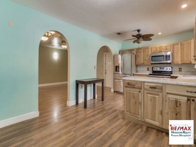 Building Photo - Wonderful 5 bedroom home! Now offering hal...