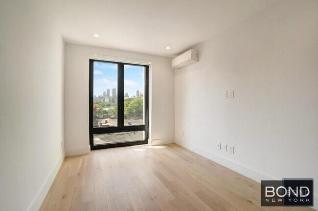 Building Photo - 1 bedroom in Long Island City NY 11102