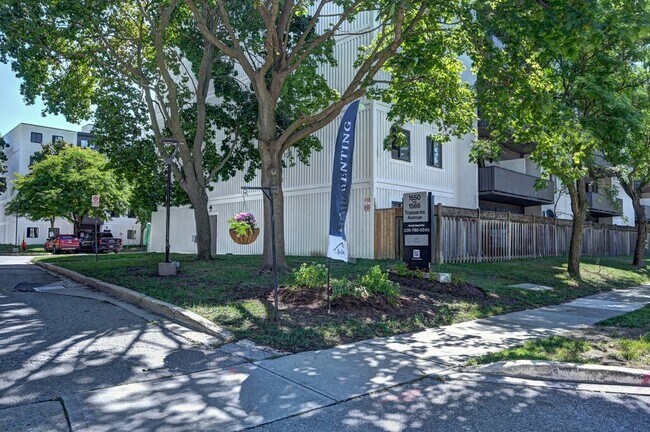 Photo du bâtiment - 1549-1566 Trossacks Avenue