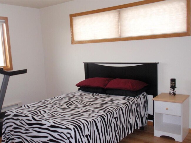 Foto del edificio - 1431 Thaxton Ct