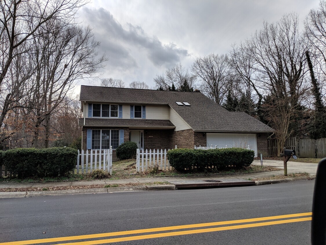 107 Oriole Ln Unit Basement, La Plata, MD 20646 Apartments in La