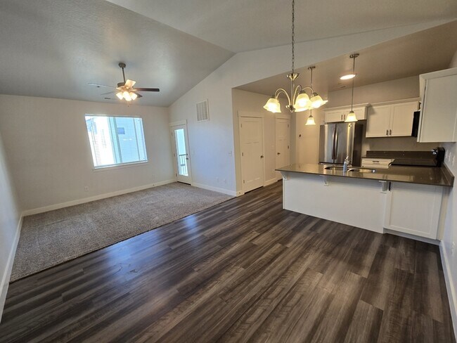 Foto del edificio - 1985 N 3330 W