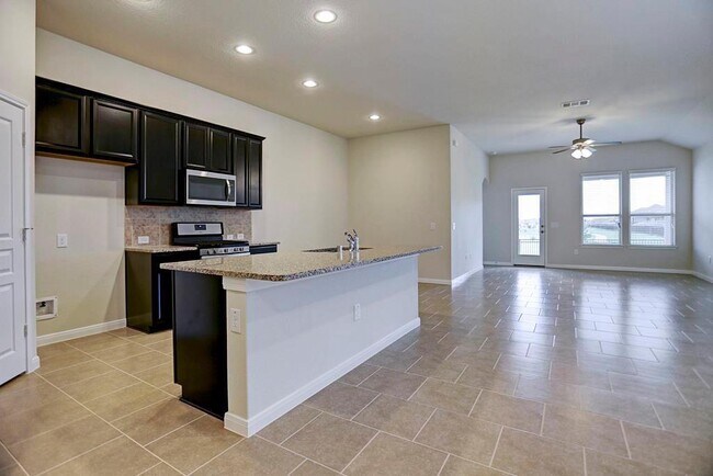 Foto del edificio - 24707 Royal Pike Dr