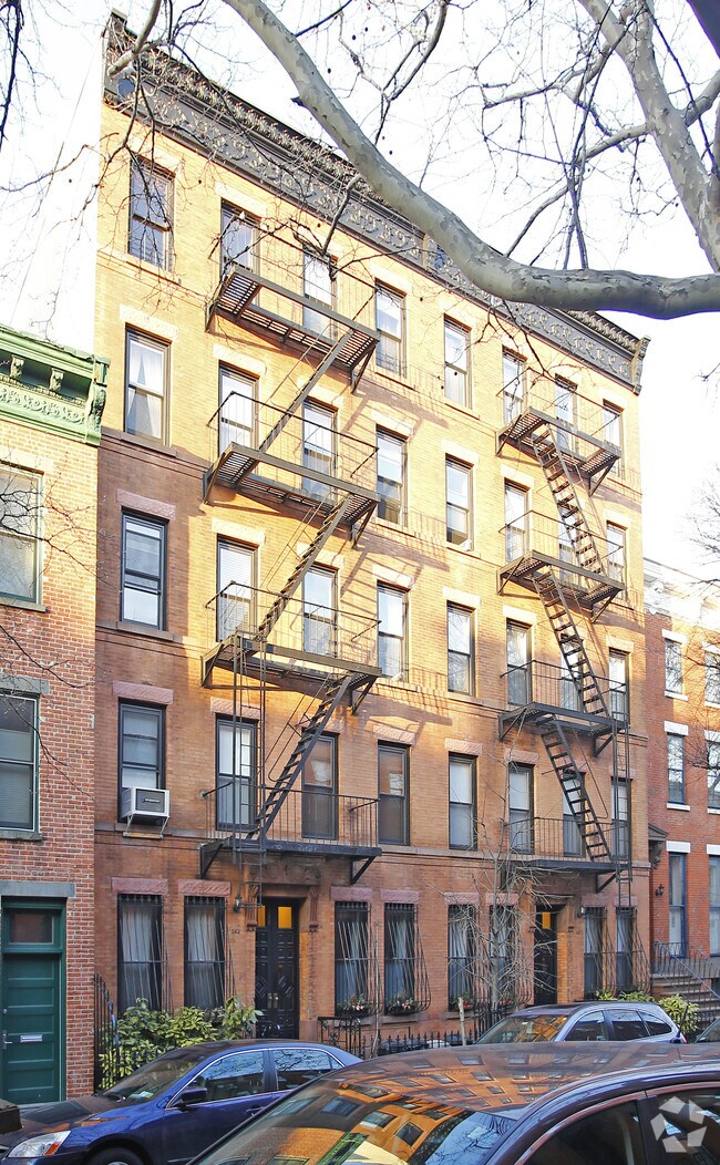 Building Photo - 242 Baltic St
