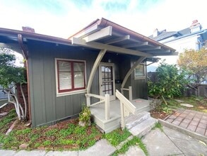 Building Photo - 148 Forest Ave