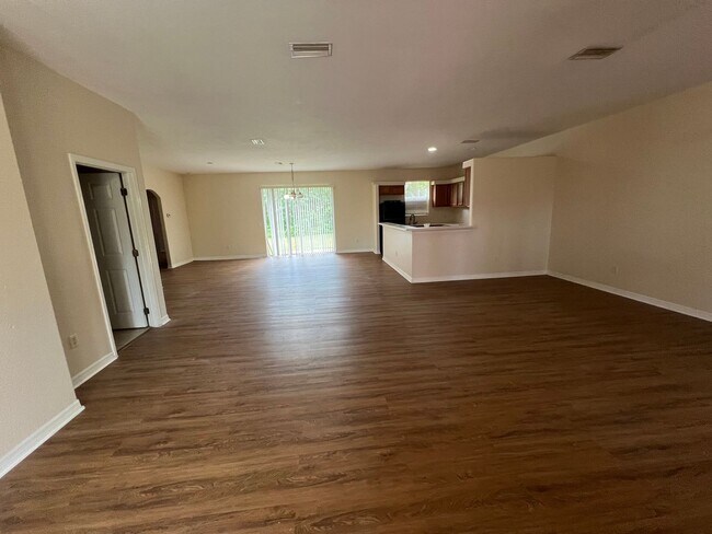 Foto del edificio - $1,650 ** 3 Bed / 2 Bath * Single Family Home