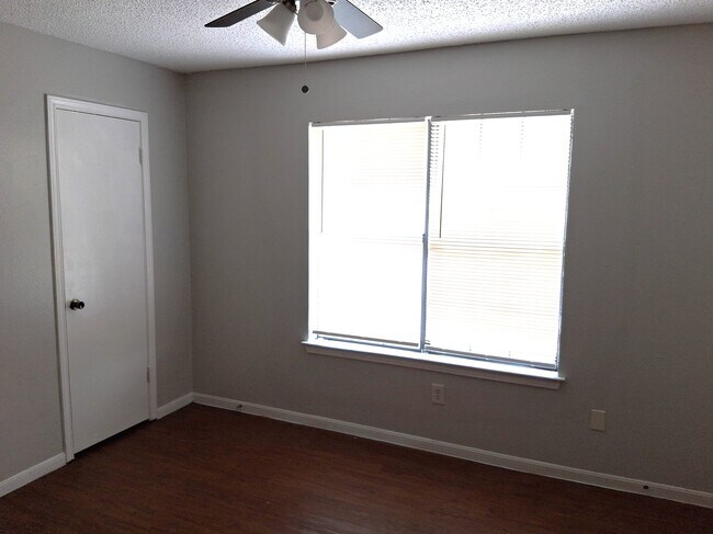 Foto del edificio - 3703 Hereford Ln