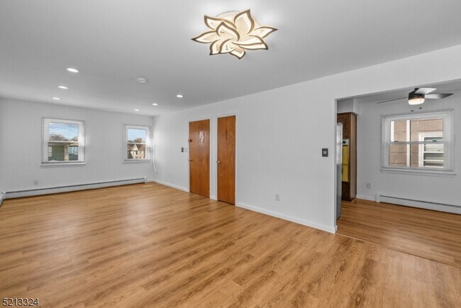 Foto del edificio - 520 Davis Ave