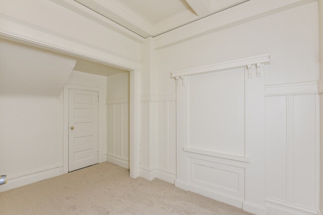 Building Photo - 1024 Bush St