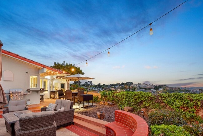 Building Photo - Amazing La Jolla North PB home with panoramic views of the ocean, bay and downtown