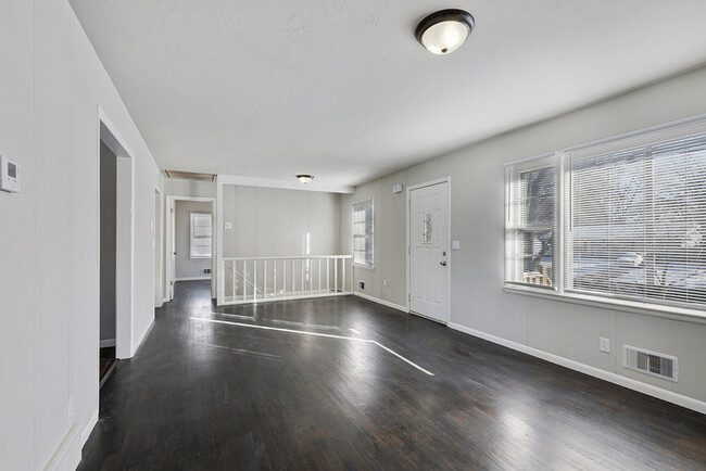 Building Photo - 7804 E 107th St