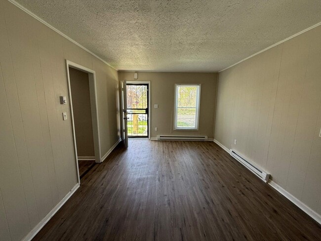 Foto del edificio - Renovated 3-Bedroom Home – We Welcome Sect...