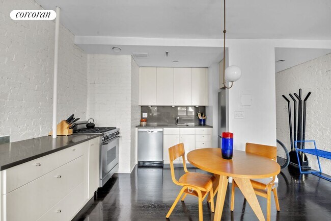 Foto del edificio - 410 W 23rd St