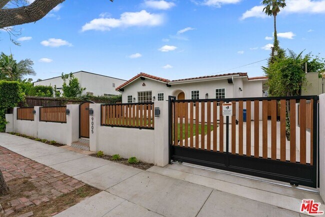 Foto del edificio - 9005 Rosewood Ave