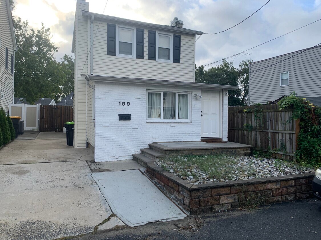 Primary Photo - 199 Cleveland Ave