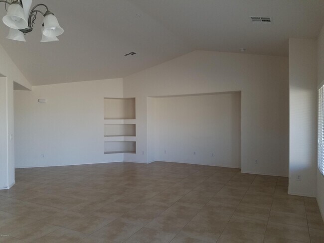 Building Photo - 1460 Sunset Dr