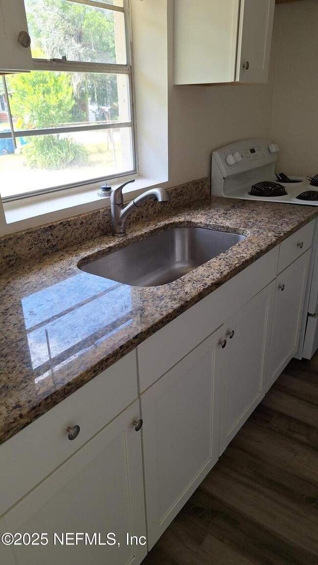 Building Photo - 9043 8th Ave