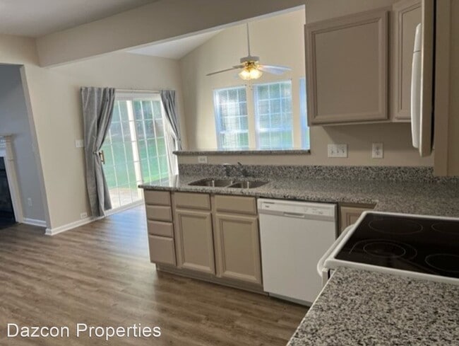 Building Photo - 4 br, 2.5 bath House - 748 Georgie Street