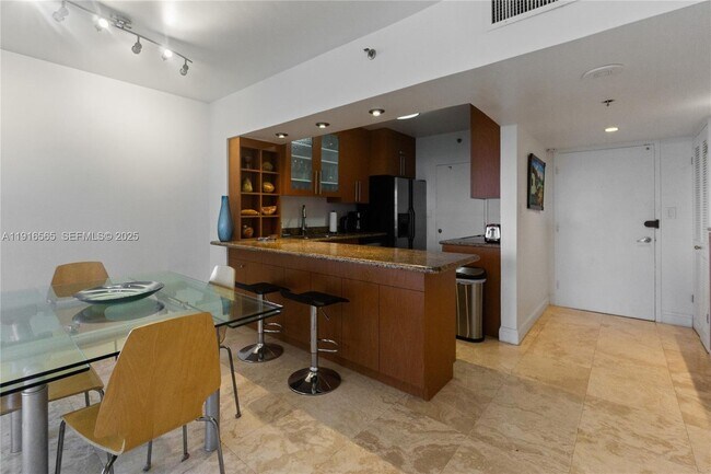 Foto del edificio - 100 Lincoln Rd