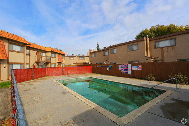 Piscina - Rio Vista Apartments