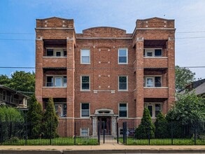 Building Photo - 3739 N Pulaski Rd