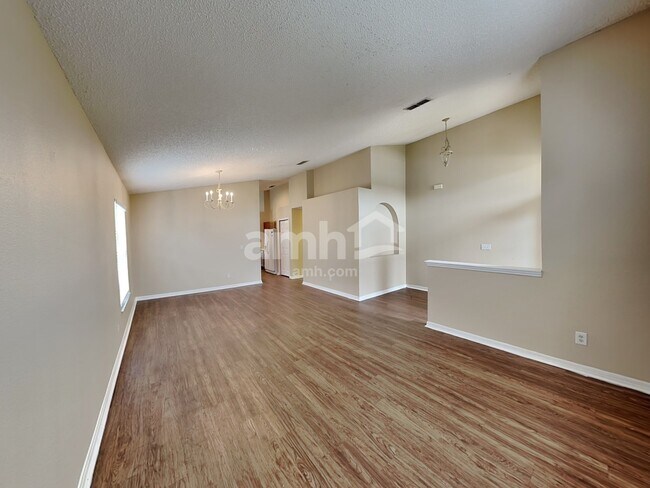 Building Photo - 1110 Bluegrass Dr