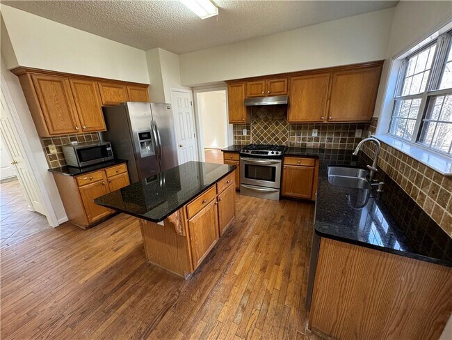Building Photo - 525 Tammany Pointe