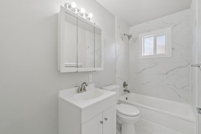Photo - 319-321 E Brookside St (Colorado Springs, CO) Apartment