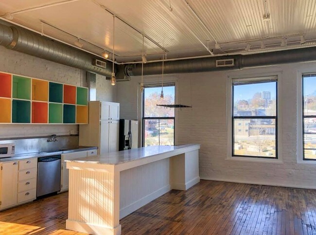 Foto del edificio - 1800 Central St