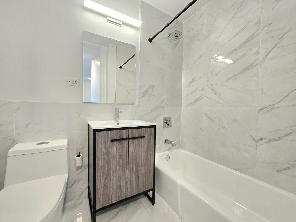 Foto principal - 1735 York Ave