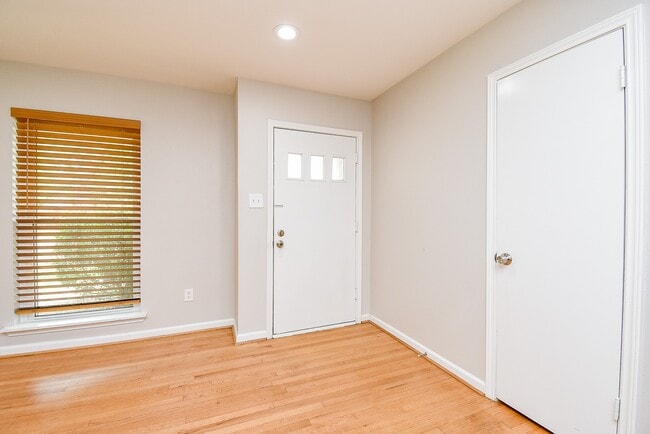 Building Photo - 7901 Ridgeview Dr