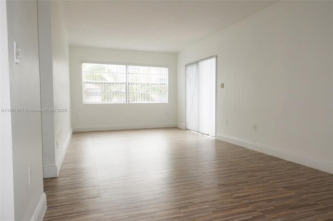 Foto del edificio - 495 NW 72nd Ave