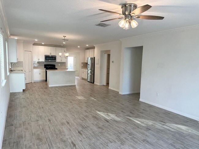 Building Photo - FOR RENT - 4 BEDROOM/ 2 BATHROOM HOUSE WITH POOL IN DAVENPORT