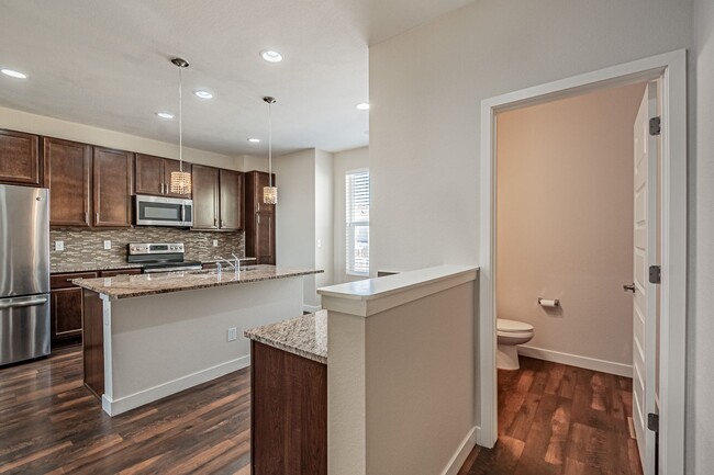 Foto del edificio - 2BD, 2.5BA Broomfield Townhome with 2-Car ...