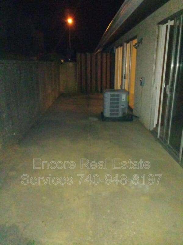 Building Photo - 865 Beech Ct
