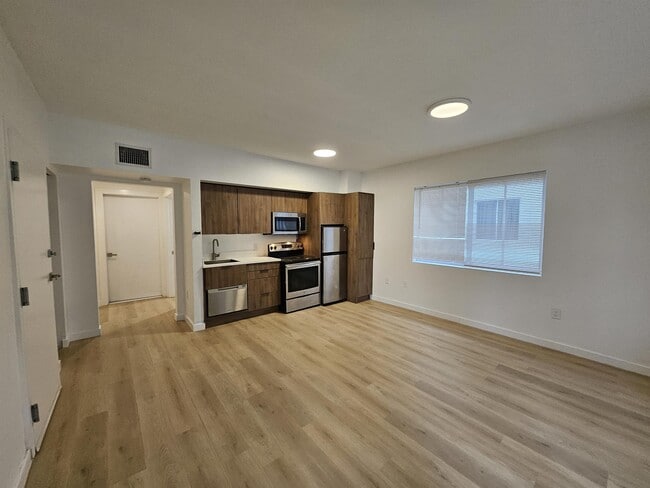 Photo - 557 Michigan Ave Townhome