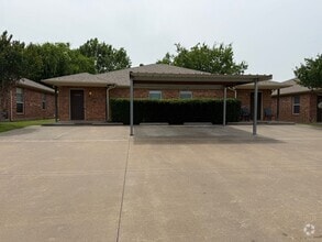 Building Photo - 1322 Country Club Rd