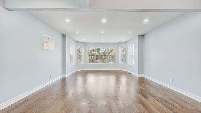 Foto del edificio - 6429 S California Ave