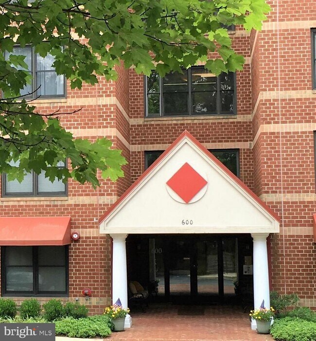 Building Photo - 600 McKinsey Park Dr