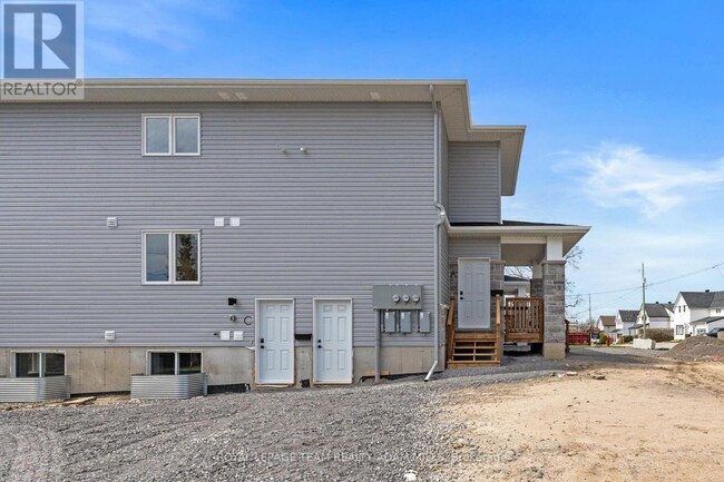 Building Photo - 203 Teskey St