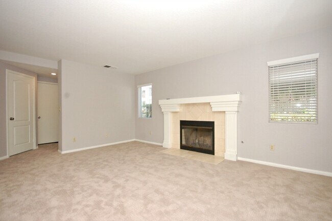 Foto del edificio - Lovely 3BR/2.5BA Home with Gorgeous Featur...